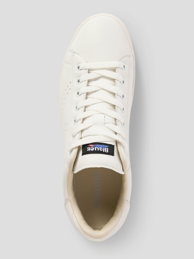Produktfoto, Sneaker aus echtem Leder Modell 'LOWELL01' von Blauer USA, weiß, strukturierte Sohle, Belüftungslöcher, abgerundete Form