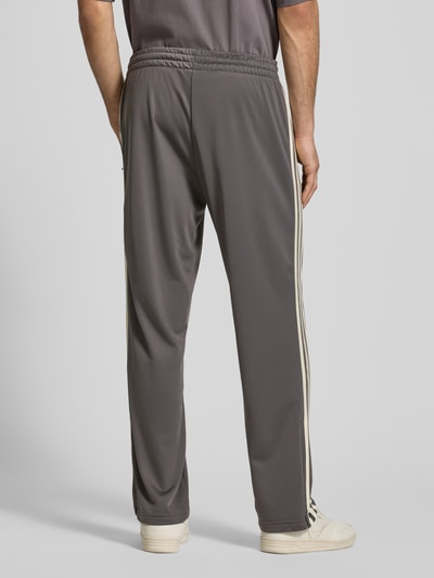 adidas Originals Straight Fit Sweatpants mit Logo-Stitching Modell 'Firebird' Hazel 5