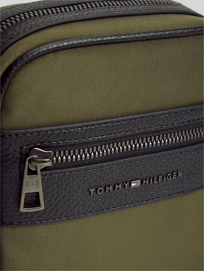 Tommy Hilfiger Umhängetasche mit Label-Detail Oliv 2