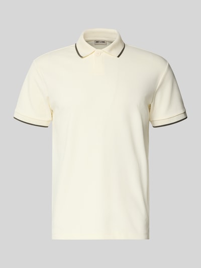 Produktfoto, Regular Fit Poloshirt aus Baumwoll-Mix Modell 'TOMON' von Only & Sons in Unifarbe, Polokragen, kurzarm, glatte Struktur, helle Cremefarbe mit kontrastfarbigen Abschlüssen.