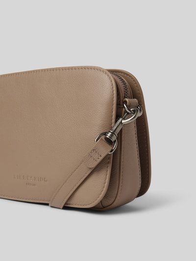LIEBESKIND BERLIN Handtasche mit Label-Detail Modell 'Luka Harris' Taupe 3