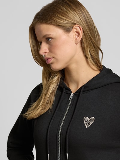 Vrouwenmodel draagt Relaxed Fit sweatjack van katoenmix model 'CHILLI' van PIECES, Dames sweatjack, Nahaufnahme bovenlichaam.