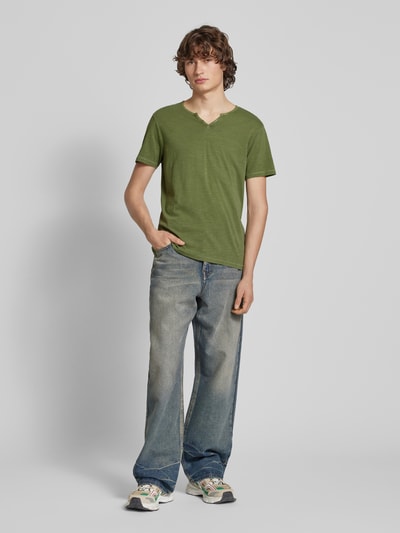 Blend T-Shirt mit Serafino-Ausschnitt Oliv 1