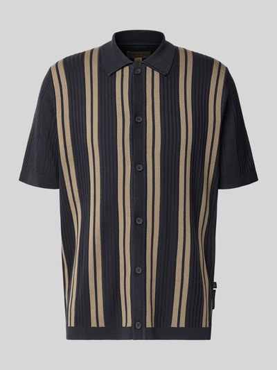 Produktfoto, Regular Fit Poloshirt aus reiner Baumwolle Marc O'Polo × DFB Travel Collection, gestreift in Dunkelblau und Beige, Label Patch, Polokragen, 2-Knopf-Verschluss, Struktur mit Rippen, von Marc O'Polo