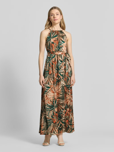 Frauenmodel trägt Maxikleid mit floralem Allover-Print von Apricot, elastischer Material-Mix, tailliert, abnehmbarer Stoffgürtel, ärmellos, Ganzkörperansicht von vorne.