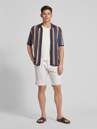 Christian Berg Men Regular Fit Bermudas mit Stoffgürtel Sand 1