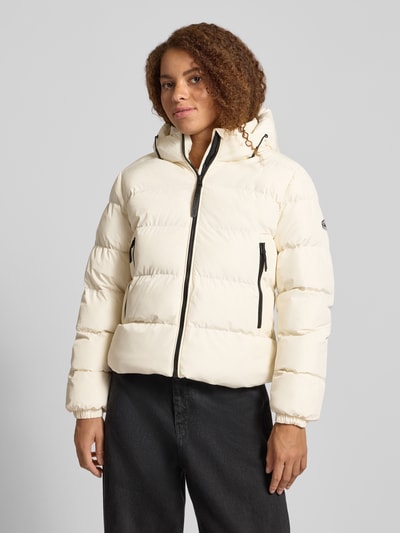 Superdry Pikowana kurtka o kroju regular fit z wytłoczonym logo model ‘Sports’ Złamany biały 4