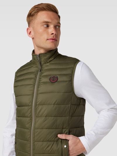 Christian Berg Men Steppweste mit Label-Patch Oliv 3