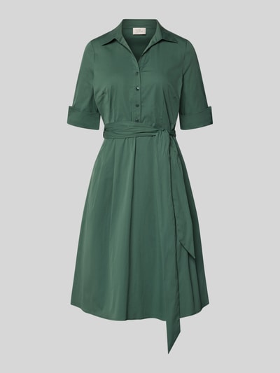 Produktfoto, knielanges Hemdblusenkleid mit Bindegürtel von ROBE LÉGÈRE in Dunkelgrün, Baumwoll-Mix mit Stretch-Anteil, taillierter Schnitt, Hemdblusenkragen, kurze Knopfleiste, Ärmel mit Aufschlag, Rückenlänge 104 cm, Brustweite 42 cm, Ärmellänge 30 cm.