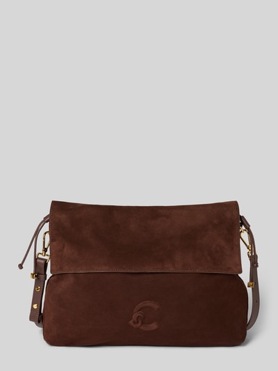 Produktfoto, dunkelbraune Handtasche aus echtem Leder Modell 'Lidia' von Coccinelle, samtige Textur, goldene Details, rechteckige Form