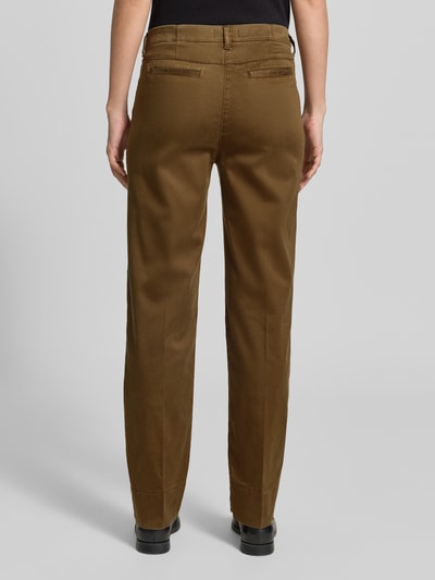 Vrouwenmodel draagt Super Slim Fit smalle broek uit mix van katoen en lyocell model 'LORELLA' van Raphaela By Brax, Dames, geheellichaamsaanzicht achteraan.