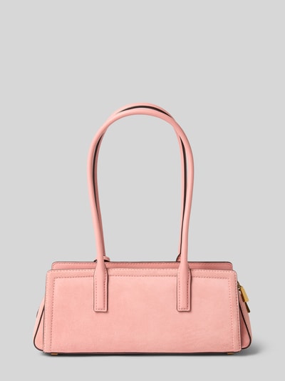Produktfoto, Handtasche aus Leder mit Label-Applikation Modell 'LAILA' von MICHAEL Michael Kors in Rosa, rechteckige Form, feine Struktur, sichtbarer Reißverschluss, Schulterriemen, Größe 32x13x10 cm, Länge Schulterriemen 56 cm