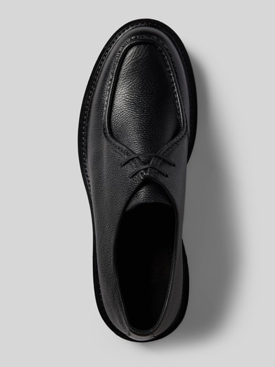 Produktfoto, Schnürschuhe aus Echtleder Modell 'Stefano' von DIGEL in Schwarz mit abgerundeter Passform, profilierter Sohle, Nahaufnahme Oberseite, Absatzhöhe 4 cm, Schafthöhe 7 cm, Schaftweite 12 cm.
