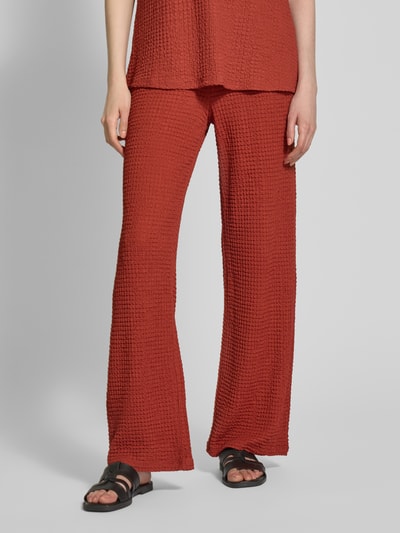 Christian Berg Woman Spodnie materiałowe o rozkloszowanym kroju z fakturowanym wzorem Ciemnoczerwony 4