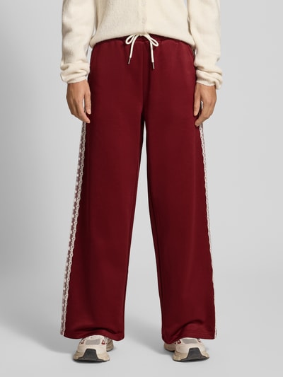 OH APRIL Spodnie dresowe z obszyciem koronką model ‘Kael’ Ciemnoczerwony 4