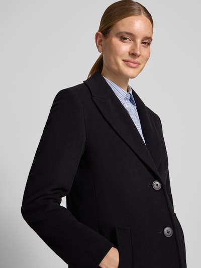 Kobiece modelka nosi Regular Fit Mantel aus Woll-Mix mit Kaschmir-Anteil od FUCHS SCHMITT, czarny, Kołnierz z połami, wpuszczane kieszenie, zapięcie na guzik, mieszanka wełny i kaszmiru, Długość tyłu w rozmiarze 36: 123 cm, Szerokość ramion w rozmiarze 36: 44 cm, Szerokość klatki piersiowej w rozmiarze 36: 54 cm, Długość rękawów w rozmiarze 36: 61 cm, zbliżenie na górną część ciała z przodu