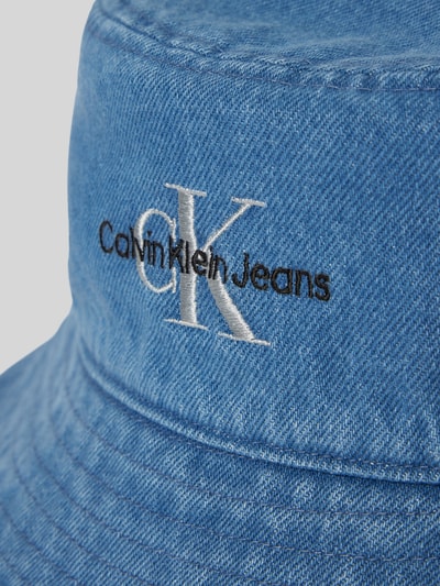 CK Calvin Klein Czapka typu bucket hat z detalem z logo Jeansowy niebieski 2