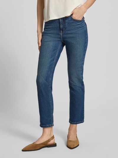 Frauenmodel trägt Shaped Fit T-Shirt aus reiner Baumwolle von Lauren Ralph Lauren, Optik: Unifarben, Passform: Shaped Fit, Rundhals, Puffärmel, Materialverarbeitung: Jersey, Material: reine Baumwolle, Ganzkörperansicht von vorne.