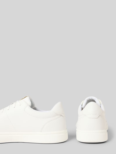 Produktfoto, Sneakersy z naturalnej skóry model 'Baltimoore' od Geox, zaokrąglony krój, detal z logo, profilowana podeszwa, wysokość obcasa w rozmiarze 44: 4 cm, wysokość cholewki w rozmiarze 44: 8 cm, szerokość w rozmiarze 44: 7 cm, białe, gładka faktura, proste linie, minimalistyczny design