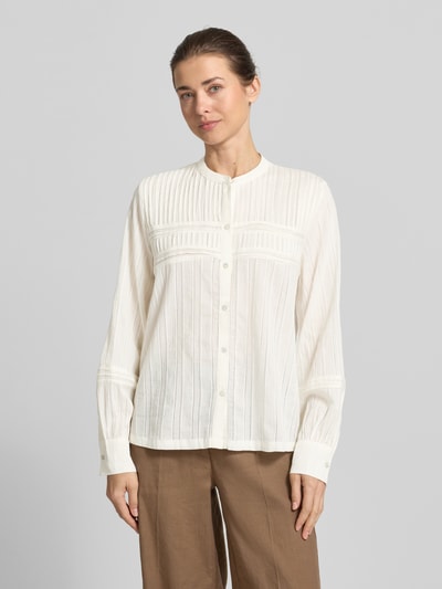Frauenmodel trägt Bluse mit Mao-Kragen und Pointelle-Muster von Jake*s Casual aus Reine Baumwolle, Loose-Fit, Ganzkörperansicht von vorne.