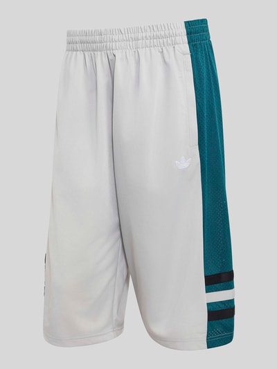 adidas Originals Loose Fit Sweatshorts mit Logo-Stitching Hellgrau 2