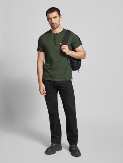 camel active T-Shirt mit Serafino-Ausschnitt Oliv 1