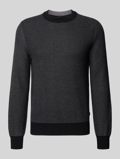 Produktfoto, Regular Fit Strickpullover aus Baumwoll-Schurwoll-Mix Modell 'HESTRO' von BOSS, Optik: Allover-Muster, Rundhals, gerippte Abschlüsse, Textur: feiner Strick in Schwarz und Grau.