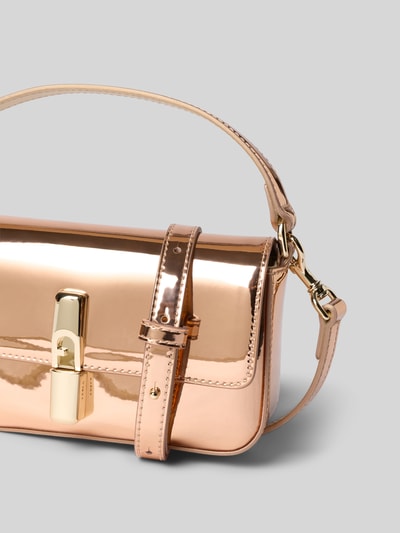 Productfoto, Crossbody Bag met kliksluiting Model 'IRIDE' van Furla, glanzend design, steekvakken, draagband, hoofvak met overslag, afneembare schouderband, breedte 19 cm, lengte 12 cm, diepte 5 cm, bandlengte 108 cm