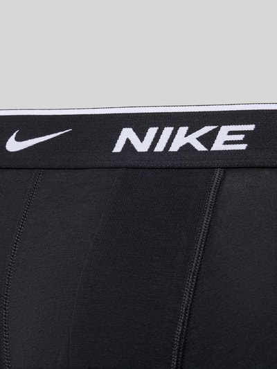 Productfoto, Trunks met logo-opdruk model 'E-DAY' van Nike in zwart met aansluitende fit, elastische band, labelprint, merklogo-detail