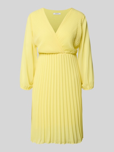 Produktfoto, Knielanges Kleid mit Plisseefalten Modell 'Im44sa' von ZABAIONE in Gelb, taillierter Schnitt, Wickel-Optik, feine Textur
