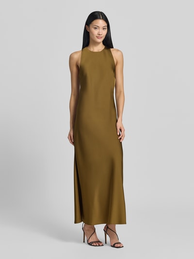 Kobieta modelka nosi długa sukienka z Satyna, krój straight fit, model 'cerina', okrągły dekolt, szerokie ramiączka, zamek błyskawiczny z tyłu, Długość tyłu w rozmiarze 36: 139 cm, Szerokość w rozmiarze 36: 22 cm, Maxikleid mit Rundhalsausschnitt Modell 'cerina' od Gestuz, widok całej sylwetki z przodu