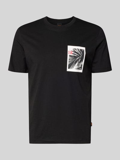 Produktfoto, Regular Fit T-Shirt aus reiner Baumwolle Modell 'TE_BOARD' von BOSS Orange in Schwarz, unifarben mit Foto-Print auf der Brust, kurze Ärmel, Rundhalsausschnitt, Label-Applikation, Jersey-Textur