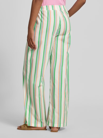 Frauenmodel trägt Hose aus Baumwolle im Allover-Look von Emily Van den Bergh, gestreift in Grün, Gelb, Orange, Reine Baumwolle, Wide Leg, elastischer Bund, Bundweite 40 cm, Innenbeinlänge 77 cm, Ganzkörperansicht Rückansicht.