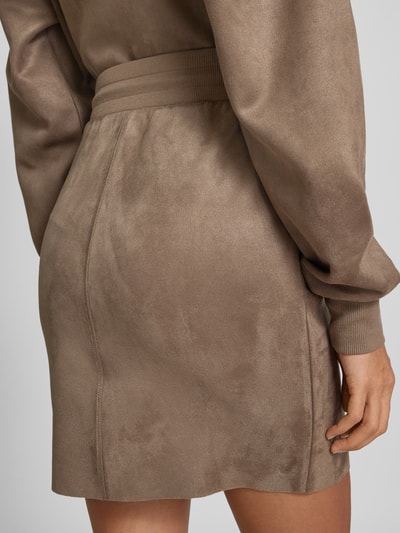 Guess Knielange rok in wildleerlook, model 'TAMARA' Taupe - 3