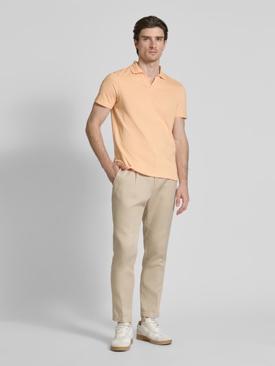 MCNEAL Poloshirt mit V-Ausschnitt Apricot 1