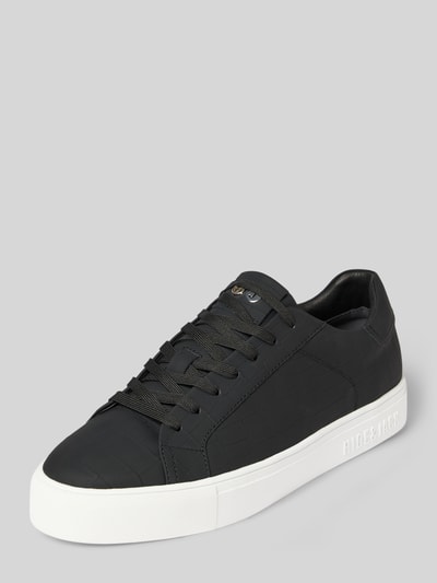 Produktfoto, Sneaker mit Strukturmuster Modell 'Essence' von Hide&Jack in Schwarz mit Schnürverschluss, Label-Prägung und strukturierter Sohle, abgerundete Form, Absatzhöhe 3 cm, Schafthöhe 7 cm, Schaftweite 10 cm