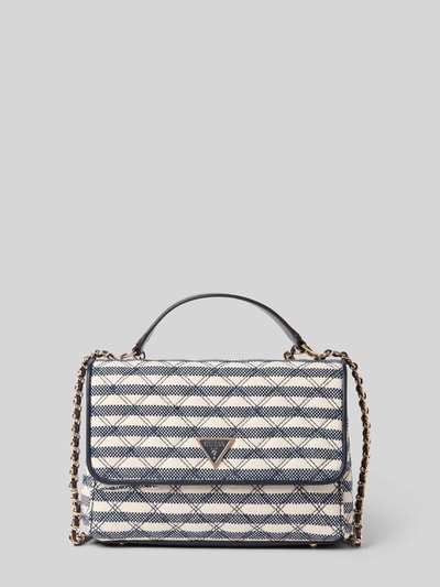 Produktfoto, Handtasche mit Label-Applikation Modell 'GIULLY II' von Guess, mieszanka materiałów z dodatkiem wiskozy, główna przegroda z klapką i zapięciem na magnes, aplikacja z metką, szerokość w rozmiarze 1: 24 cm, długość w rozmiarze 1: 16 cm, głębokość w rozmiarze 1: 7 cm, długość paska na ramię w rozmiarze 1: 116 cm