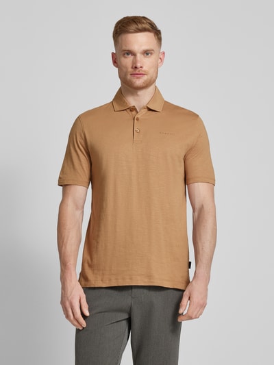 bugatti Koszulka polo o kroju slim fit w jednolitym kolorze Camel 4