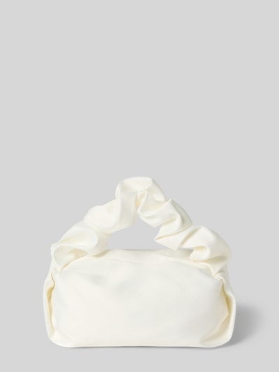 Produktfoto, Shoulder Bag mit Raffungen von Jake*s Cocktail in Creme, Satin-Oberfläche, rechteckige Form, Hauptfach mit Reißverschluss, 19x13x11 cm, Schulterriemen 32 cm.