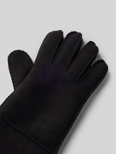 Produktfoto, Handschuhe aus echtem Lammfell Modell 'Bergen' von Roeckl, czarne, matowa tekstura, dekoracyjne przeszycia, label-detail