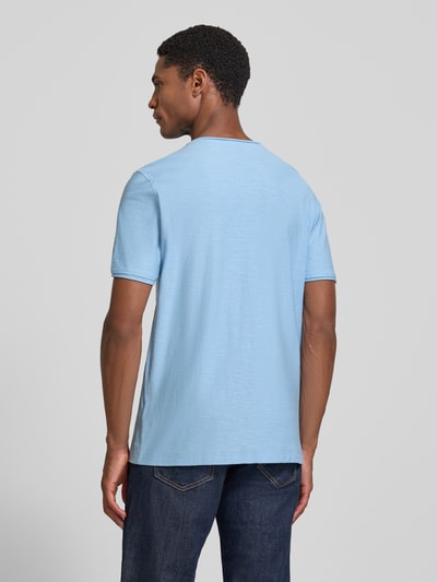 MCNEAL T-Shirt mit V-Ausschnitt und Rollsaum Sky 5