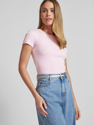 Vero Moda T-shirt o kroju regular fit z prążkowaniem model ‘CHLOE’ Różowy 3