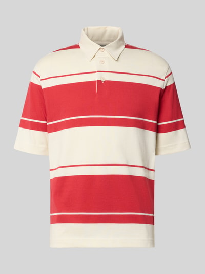 Produktfoto, Regular Fit Poloshirt im kurzärmeligen Design Modell 'Rugger' von Gant aus Reine Baumwolle mit roten und weißen Blockstreifen.