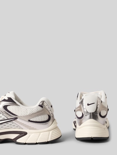 Produktfoto, Sneaker mit Logo-Detail Modell 'INITIATOR' von Nike für Herren in Beige und Schwarz mit abgerundeter Passform, Mesh-Textur, Schnürverschluss, Absatzhöhe 6 cm, Schafthöhe 7 cm, Schaftweite 7 cm.