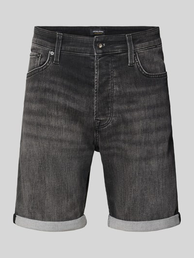 Produktfoto, Regular Fit Jeansshorts mit Umschlag Modell 'RICK' von Jack & Jones, schwarz-grauer Used-Look, Baumwoll-Mix mit Stretch-Anteil, sichtbare Bundweite und Innenbeinlänge, helle Beinumschläge