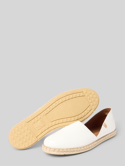 Produktfoto, Espadrilles aus Leder Modell 'CARMEN' von Verbenas in Weiß mit abgerundeter Spitze und Bastsohle, strukturierte Oberfläche
