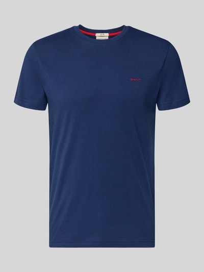 Produktfoto, T-Shirt mit Label-Detail von Gant in Dunkelblau, reine Baumwolle, gerader Schnitt, Rundhalsausschnitt, glatte Textur