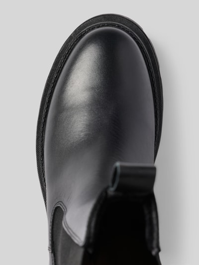 Produktfoto, glattes schwarzes Leder, runde Form, feine Narbung, elastische Einsätze, Chelseas aus echtem Rindsleder von Tamaris