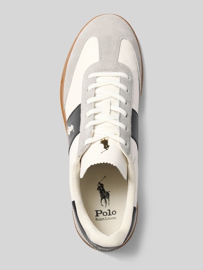 Productfoto, sneakers van echt leer model 'HRT AERA PP' van Polo Ralph Lauren in wit, grijs en zwart met glad oppervlak en suède textuur. Heren sneakers van Polo Ralph Lauren.