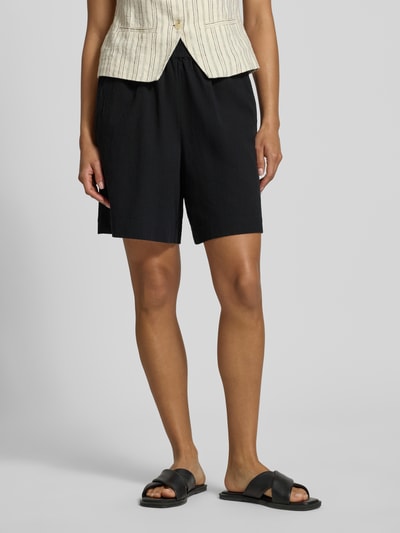 Frauenmodel trägt Regular Fit Bermudas mit elastischem Bund Modell 'CISSIE' von Soyaconcept aus schwarzer Baumwolle, Nahaufnahme Oberkörper, Kontext: Damen Bermudas, elastischer Bund, Bundweite 36 cm, Innenbeinlänge 18 cm, reine Baumwolle.